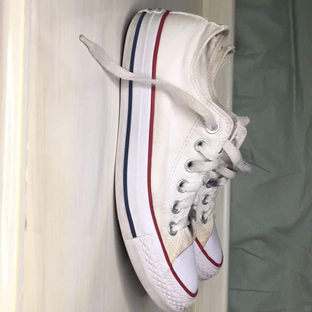 WHITE LOW TOP ALL STAR CONVERSE WOMENS